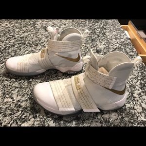 Nike LeBron Zoom Soldier 10 - Gold Medal